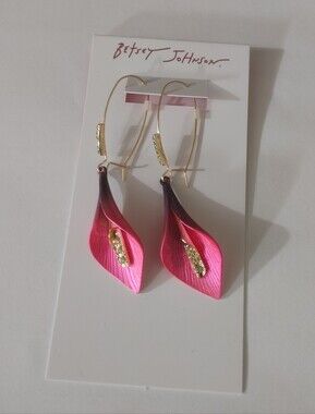 BNWT New Release Betsey Johnson Pink Calla Lily Dangle Earrings